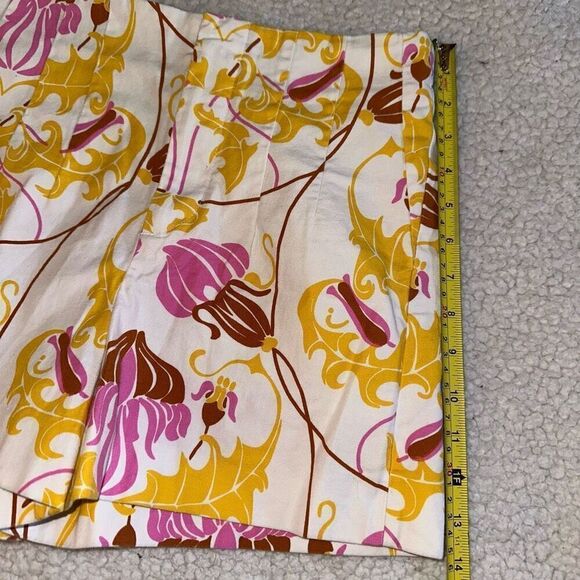 Zara Women’s White Pink Yellow Pleated High Waisted Shorts Size Small - Picture 2 of 9